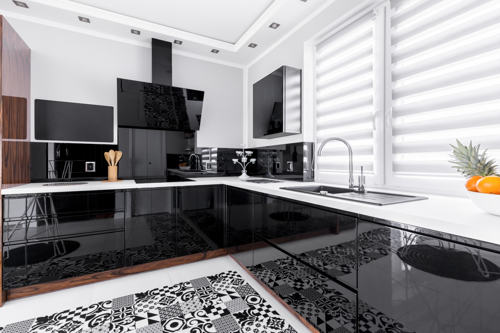 black-shining-units-2024-10-22-08-10-26-utc (Large)